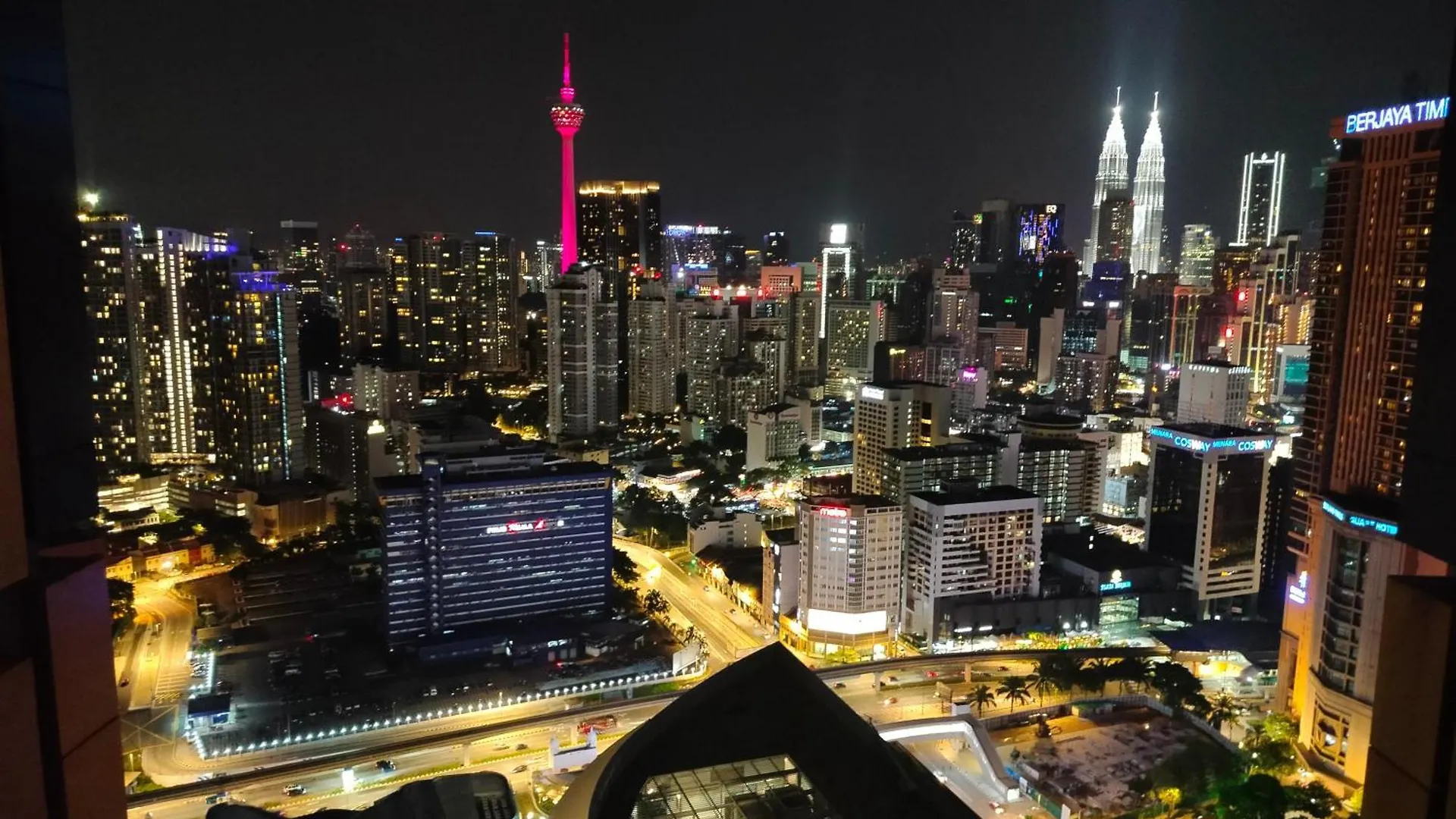Lucentia Residence Apartment With Lalaport Kuala Lumpur Malaysia